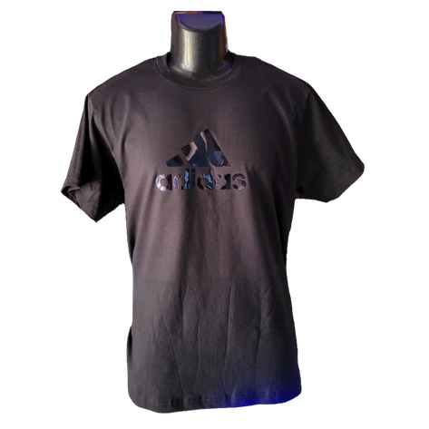 Camiseta negra con estampado